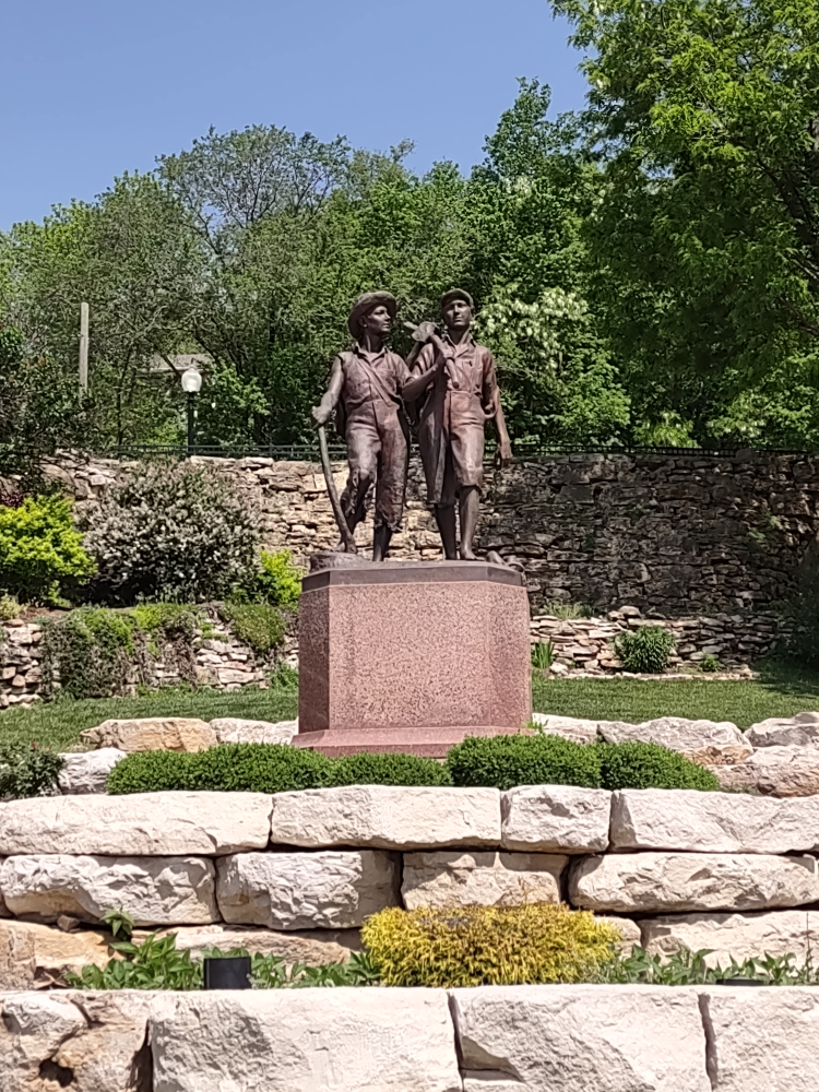 Stature of Tom Sawyer and Huckleberry Finn